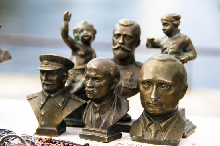 Trecutul întunecat e viitorul luminos. Cum abuzează regimul Putin istoria și de ce crește accelerat popularitatea lui Stalin