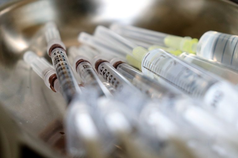 HARTĂ COMPORTAMENTALĂ | Mișcarea anti-vaccinare câștigă tot mai mare influență pe Facebook