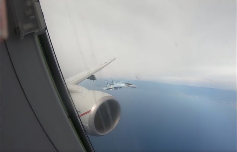 VIDEO | Piloții ruși se joacă cu focul deasupra Mediteranei orientale. US Navy denunţă o nouă interceptare periculoasă