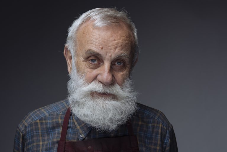 VIDEO | Pictorul Ștefan Câlția, amintiri despre prietenul Burti: Vreți să știți care e diferența între țigan și rom?