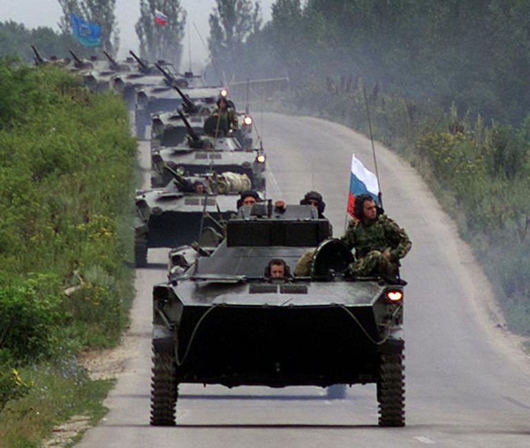 Cum mai atacă propaganda rusă NATO. Putin, transformat de televiziunea rusă în creierul din spatele ocupării Aeroportului Priștina, în 1999