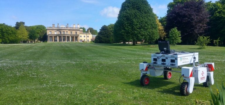 Din cauza lipsei de mână de lucru, britanicii testează agro-roboți pentru culesul fructelor