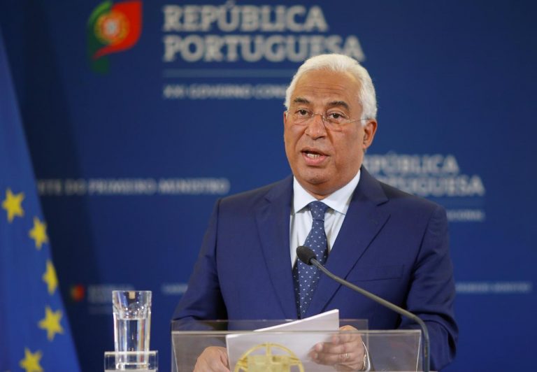 Portugalia reimpune unele restricţii şi cere test negativ pentru toţi pasagerii curselor aeriene