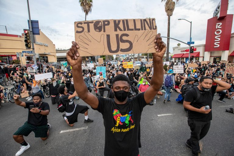 Lider al mișcării Black Lives Matter: Dacă această ţară nu ne oferă ceea ce ne dorim, vom reduce acest sistem la cenuşă şi îl vom înlocui