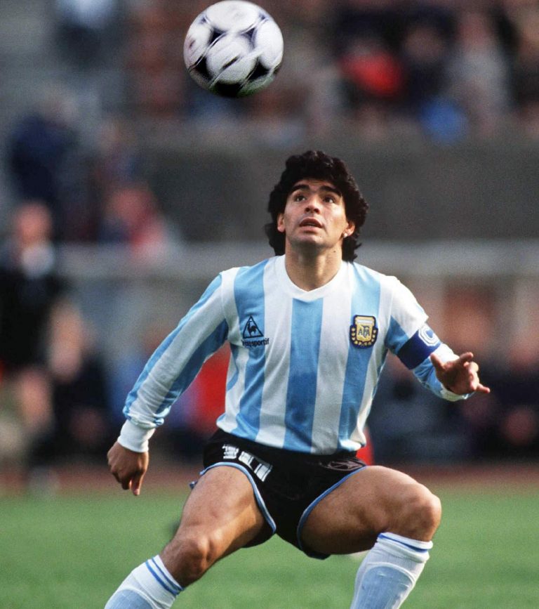 VIDEO | Mașina timpului: Maradona rememorează cu nostalgie meciul Argentina-România din 1990. „Aveau mari jucători, precum Hagi, Lăcătuş, Popescu”