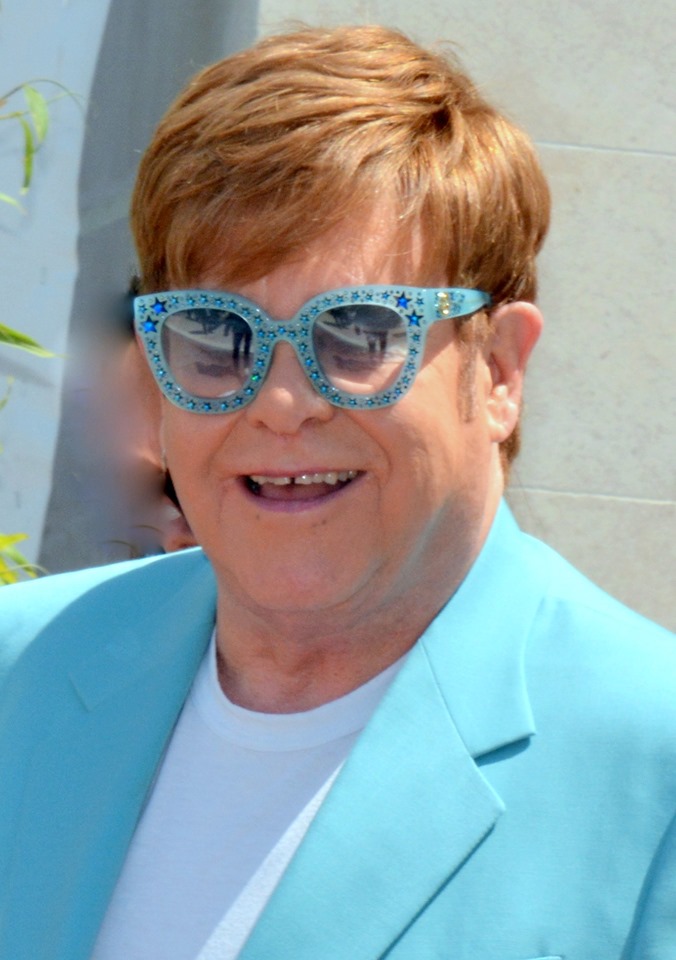 Elton John renunță la Twitter