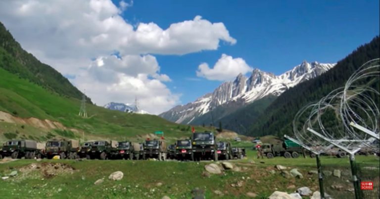 Lupte ca la Posada între China și India, în Himalaya. Zeci de morți după o bătaie cu răngi, pumni și bolovani. Mulți au căzut ori au fost aruncați în prăpastie