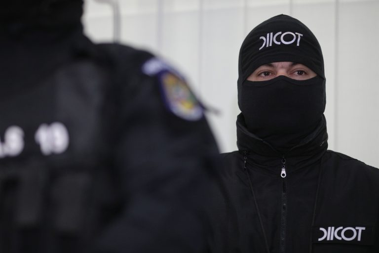 Român suspectat că ar face parte dintr-o reţea internaţională de fraude cu criptomonede, arestat. Prejudiciul total adus unor cetăţeni europeni se ridică la 103 milioane de euro