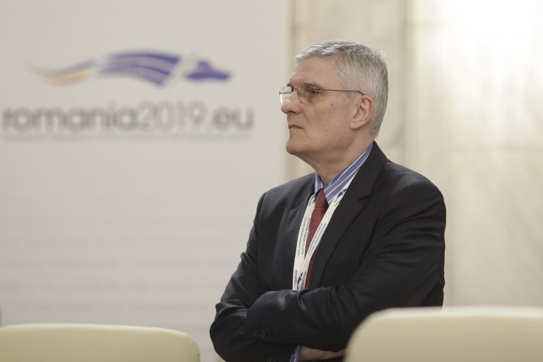 Combinația „letală” de factori care ar putea duce la o criză a leului. Dăianu: „Pandemia nu a fost învinsă, iar cifrele ne descurajează”