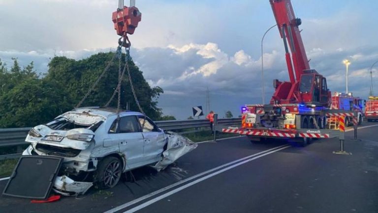 Un nou accident auto cu români șochează Italia. S-au prăbușit de pe un pod, lângă Milano