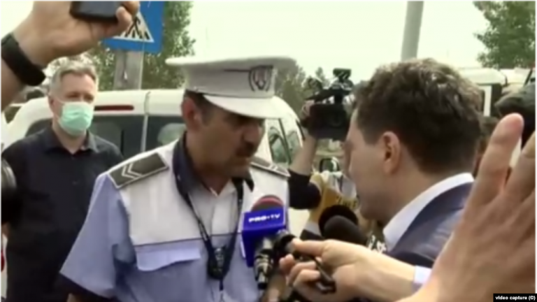 Polițistul local care i-a bruiat lui Nicușor Dan conferința de presă, judecat pentru luare de mită