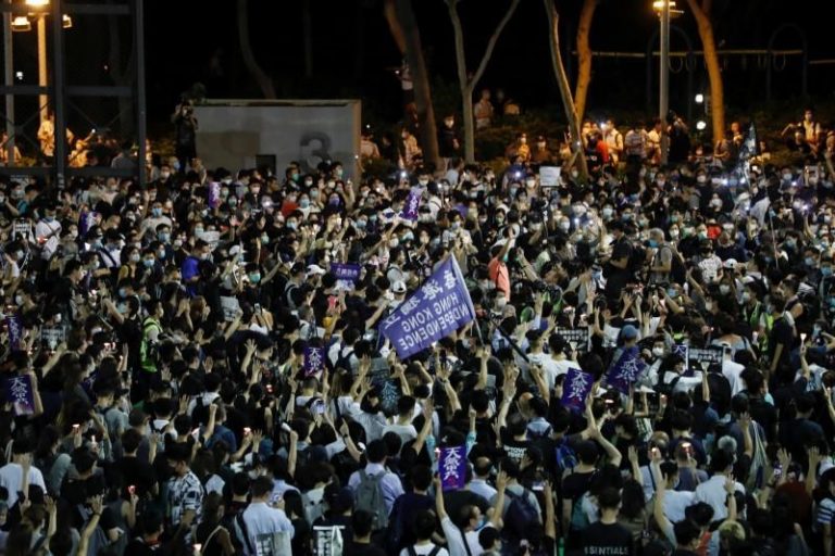 VIDEO | Victimele din Piața Tiananmen, comemorate în Hong Kong, în ciuda interdicțiilor. Gest relevant al lui Pompeo