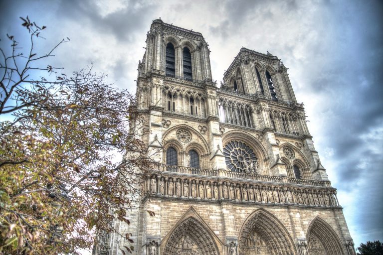 Catedrala Notre-Dame din Paris va fi redeschisă publicului în 2024