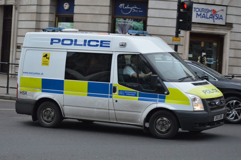 Trei hoți români au spart în trei luni 34 de case din Marea Britanie din care au furat chiar și pușculițele copiilor