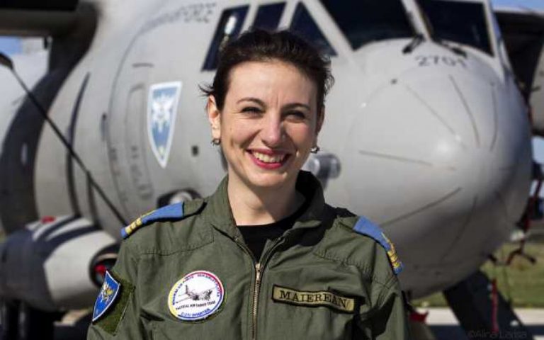 VIDEO | Cine este prima femeie din Europa pilot comandant pe uriașa aeronavă C-17 Globemaster, la o unitate din cadrul NATO