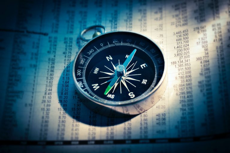 Nori negri la orizont în economia mondială: scăderi pe burse, prețul petrolului coboară vertiginos, FMI înrăutățește previziunile. Situația României