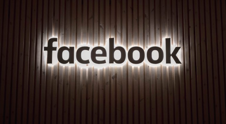 Grupurile de Facebook – o armă foarte distructivă