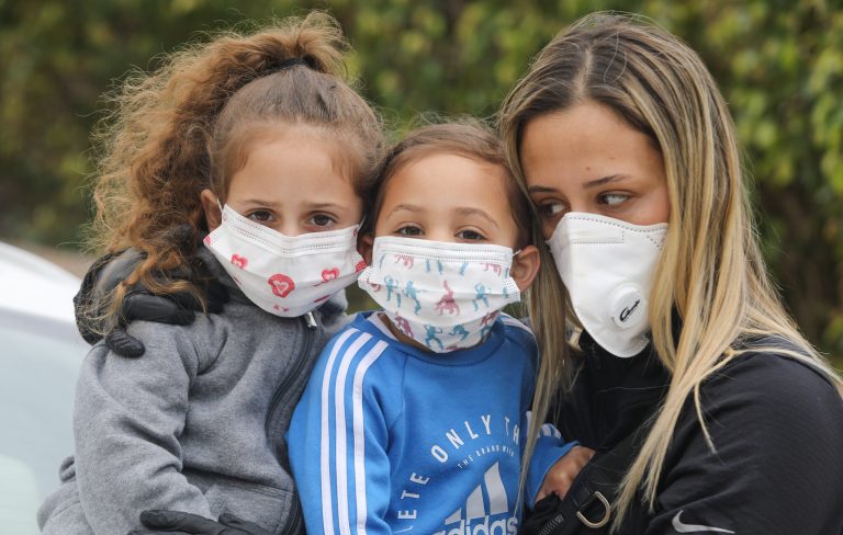 Unii dintre copiii care s-au vindecat de COVID-19 continuă să aibă simptomele bolii