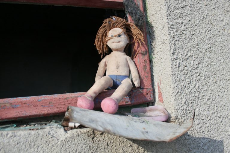Camera Deputaților a decis: Pedepse mai mari pentru pedofili și membrii familiei care comit infracțiuni sexuale față de un minor