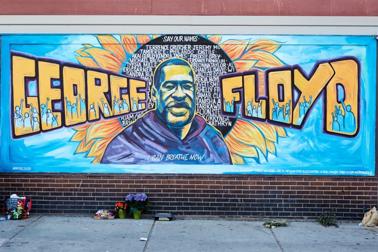 Minneapolis va plăti 27 milioane dolari pentru închiderea unui proces cu familia lui George Floyd