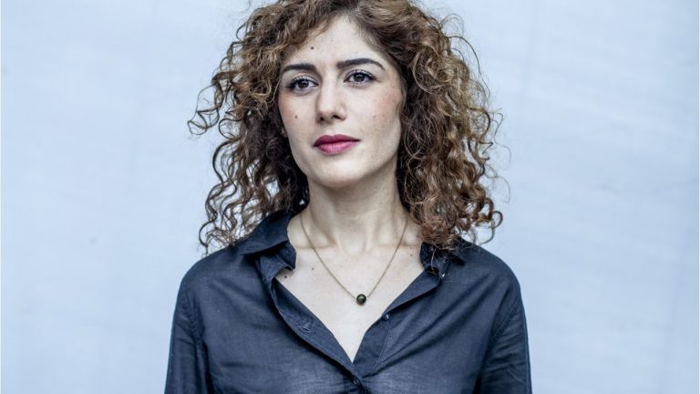 Scriitoare franceză de origine iraniană, diagnostic dur: „Noul antirasism nu e decât un rasism deghizat în umanism”