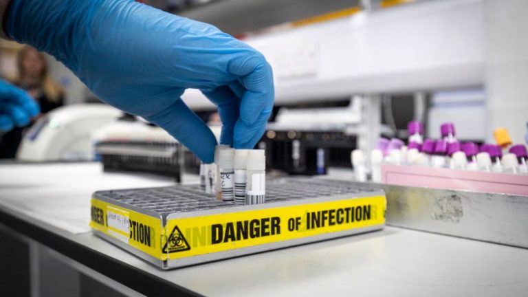 Ambasada Rusiei la București, campanie de dezinformare despre laboratoare americane din Ucraina, arme biologice și experimente microbiologice