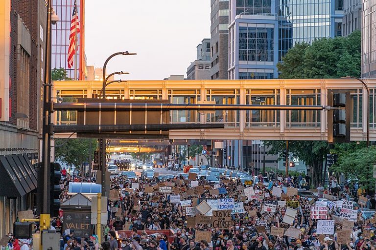 Gazele lacrimogene, interzise în Seattle şi Denver. Argumentele invocate
