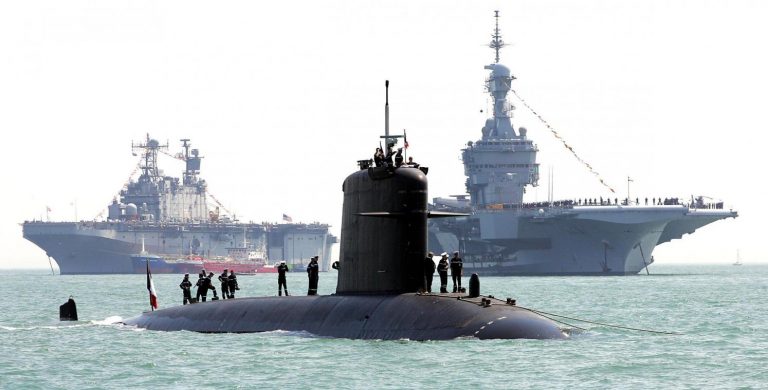 România intenţionează să cumpere submarine şi elicoptere din Franţa