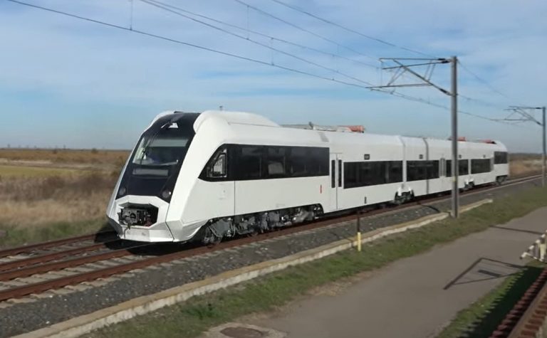 FOTO, VIDEO | Trenul produs de Electroputere Pașcani a ieșit din fabrică. Cum arată la interior