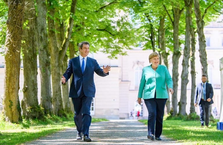 Ceremonie discretă de susținere? Merkel îşi pune în scenă potenţialul succesor, bavarezul Markus Söder, liderul CSU