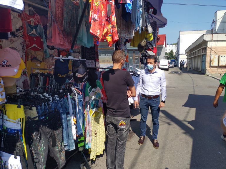 Argeș: Purtarea măștii devine obligatorie în spațiile deschise, în cazul în care sunt mai mult de două persoane
