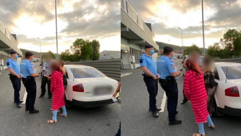 Copil trimis la cerşit în parcarea unui magazin, în timp ce era supravegheat de părinți dintr-o maşină de lux