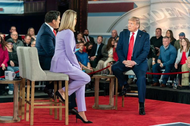 Trump, șarje contra Fox News: „Nu mai pot fi priviţi. Au uitat complet cine i-a dus acolo unde sunt”