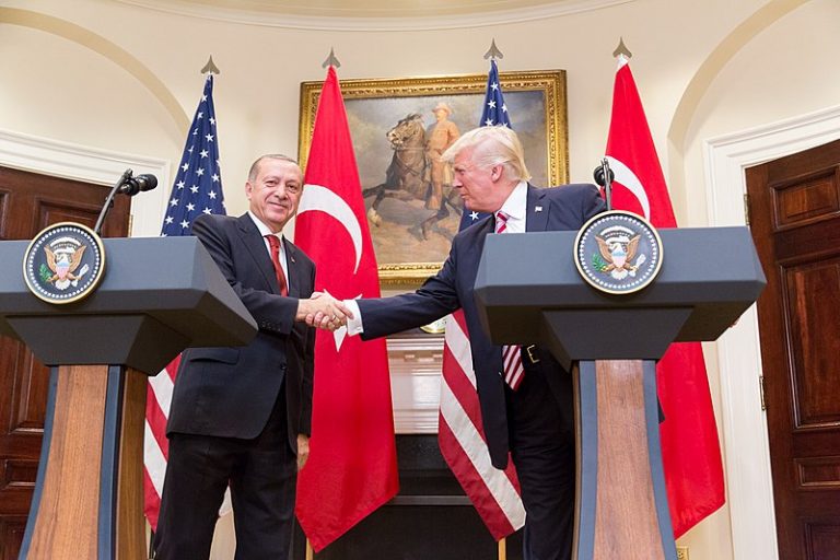 Turcia, în oglinda SUA. Trump îl imită pe atotputernicul de la Ankara