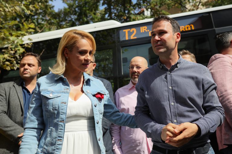 Panourile candidaților USR PLUS, date jos în București: „Firea și Negoiță se tem de noi”