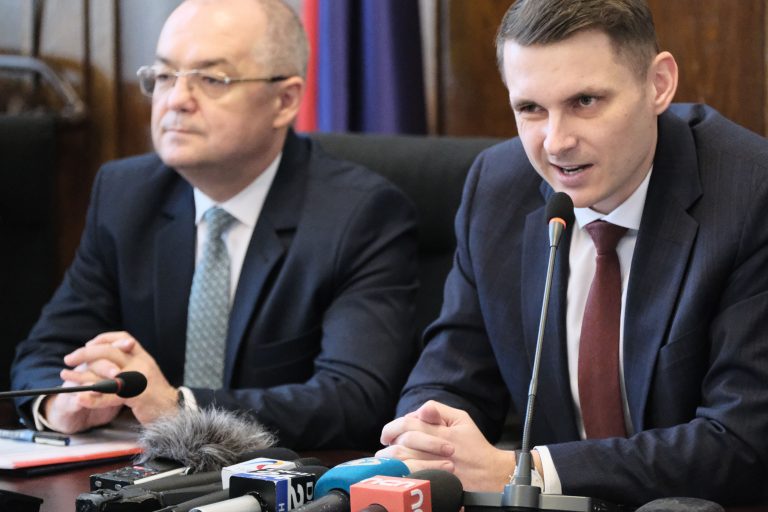 Prefectul de Cluj, soția și copilul său de nouă luni, diagnosticați cu Covid-19