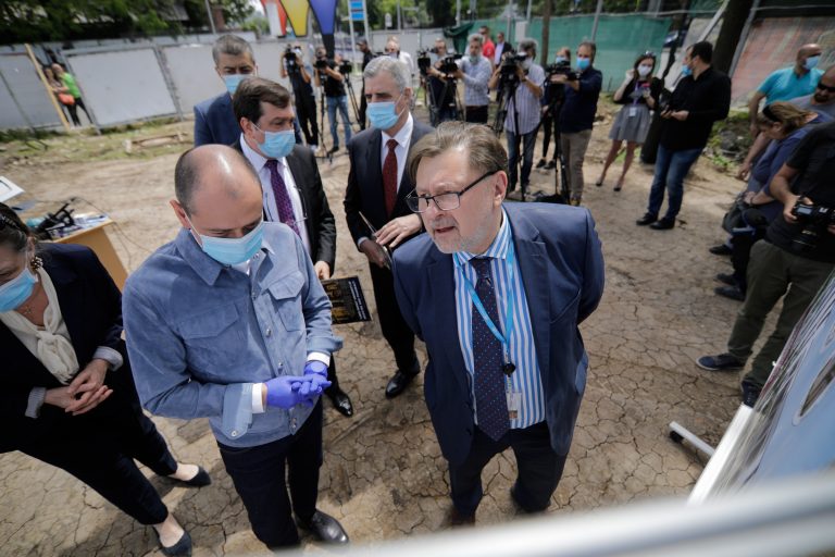 Rafila: Cel mai prost scenariu, peste 70.000 de cazuri pe zi / Perioada critică