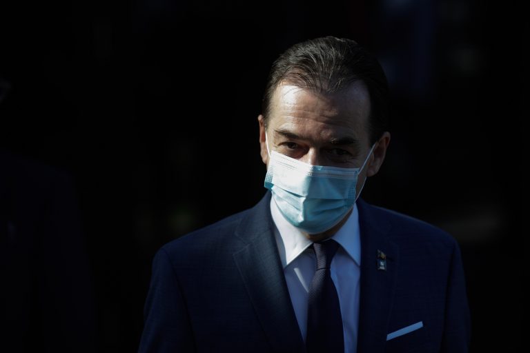 Orban acuză „lăcustele pesediste” de devalizarea industriei petrochimice. „România are gaz şi doar 35% din populaţie este conectată la reţeaua de gaz”