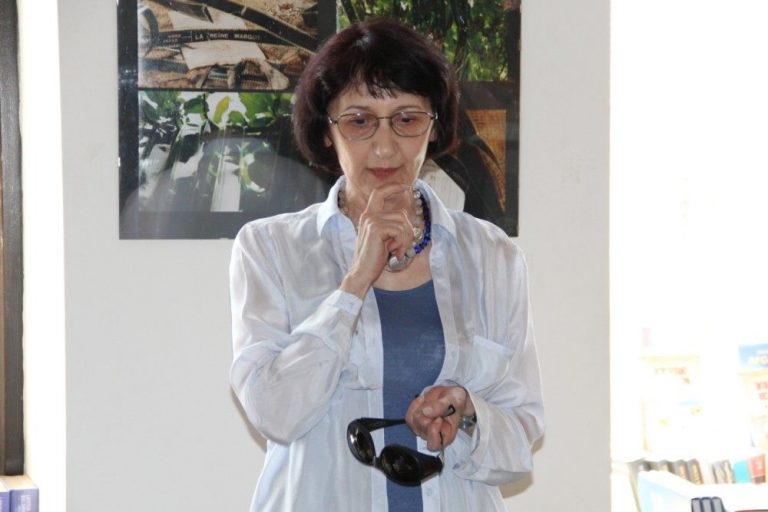 Thriller psihologic: scriitoarea Marta Petreu, hărțuită sistematic prin sms-uri de Mircea Morariu. „A recunoscut la Poliţie că el este”