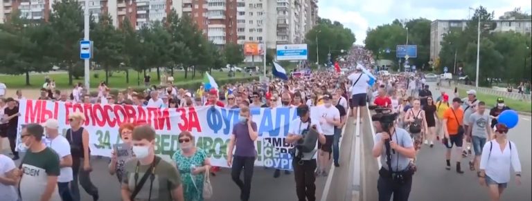 VIDEO | Noua mutare a lui Putin, la Habarovsk, nu a potolit mulțimile. De două săptămâni, zeci de mii de oameni continuă să iasă în stradă