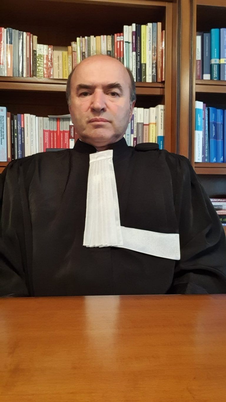 „Fenomenul” Tudorel Toader – acum și avocat