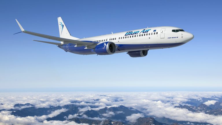 Criza Blue-Air: MAE recomandă ca în cazul grupurilor de turişti, o singură persoană să contacteze personalul consular