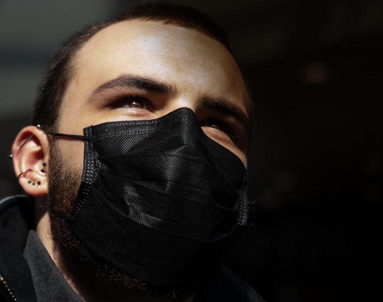 STUDIU: Ce este „Triada Întunecată” și ce legătură are cu refuzul de-a purta mască