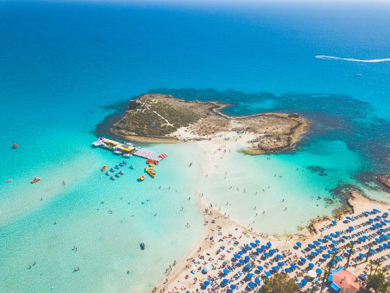 Cipru plasează România în rândul țărilor de mare risc. Ce trebuie să prezinte românii care vor să meargă pe insulă