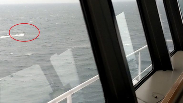 Raport: Un submarin nuclear britanic a evitat la limită o coliziune cu un feribot, în 2018