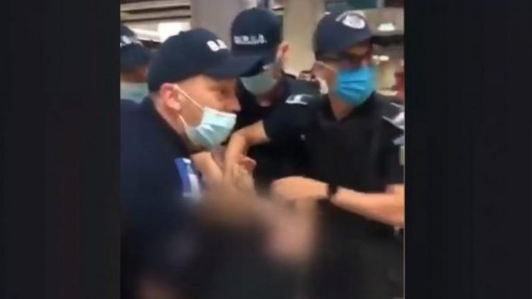 VIDEO | Un tânăr a fost încătușat și amendat la metrou pentru că nu purta masca regulamentar. Jandarmeria: Bărbatul a devenit recalcitrant