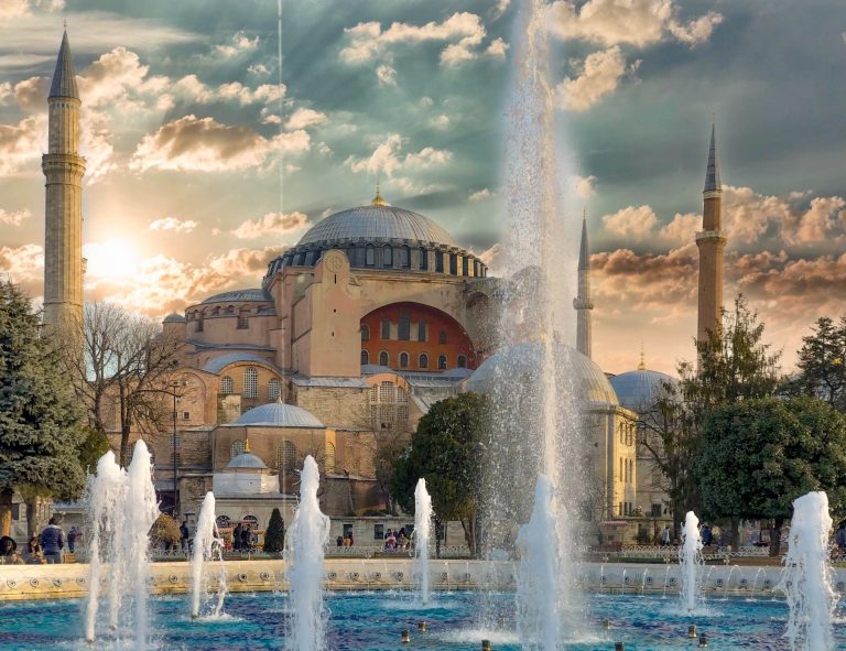 Ziua în care Erdogan va provoca un nou scandal internațional. Ce intenții ascunde revenirea Hagia Sofia la statutul de moschee
