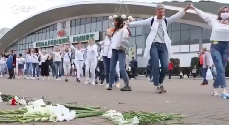 VIDEO | Oamenii nu cedează. Regimul din Belarus, sfidat prin lanțuri umane