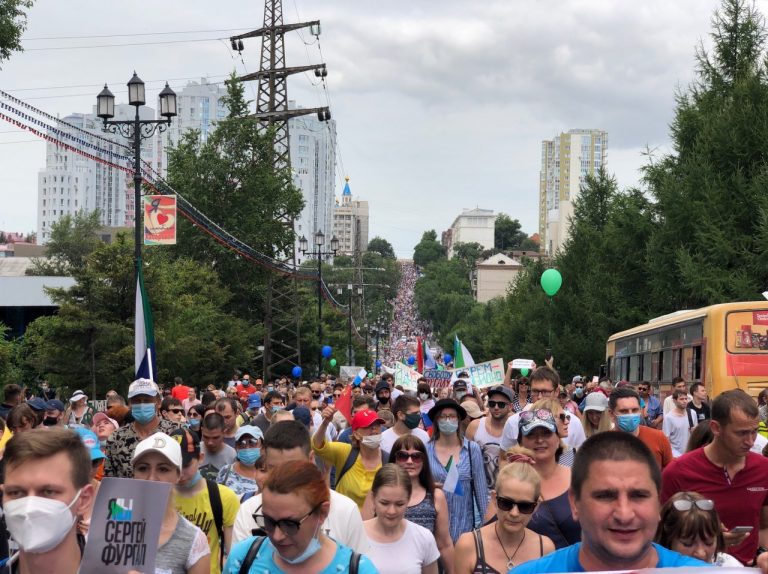 Explozia protestelor din Habarovsk. Kremlinul, descumpănit. Manifestant: „Ne e totuși teamă că ne vor aresta”