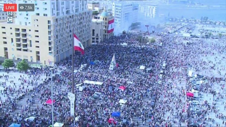 „Demisia sau spânzurătoarea!” Disperare și gaze lacrimogene, atmosferă de Primăvara Arabă la Beirut